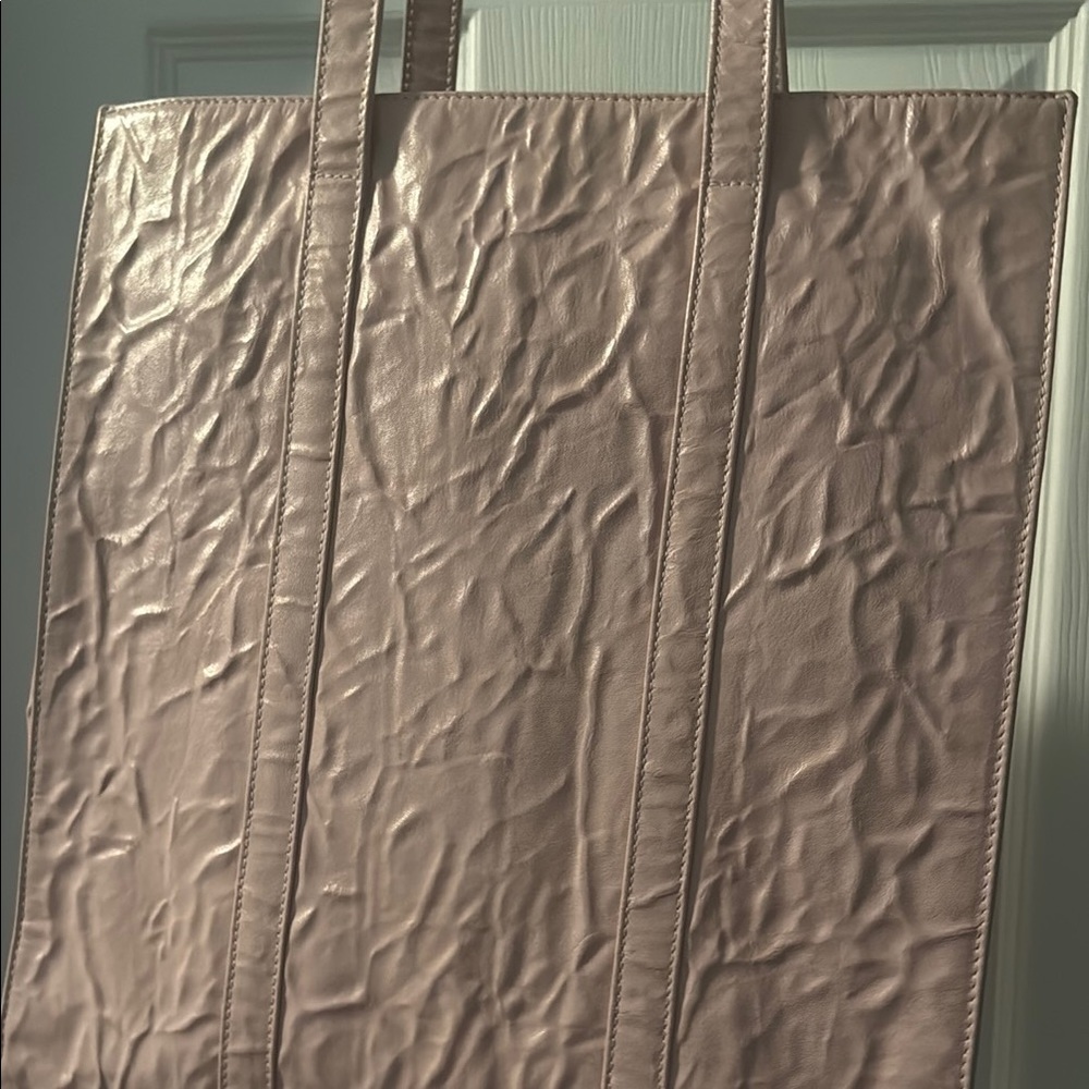 Prada Pink Quilted Tote Bag with Elegant Design - Picture 5 of 6